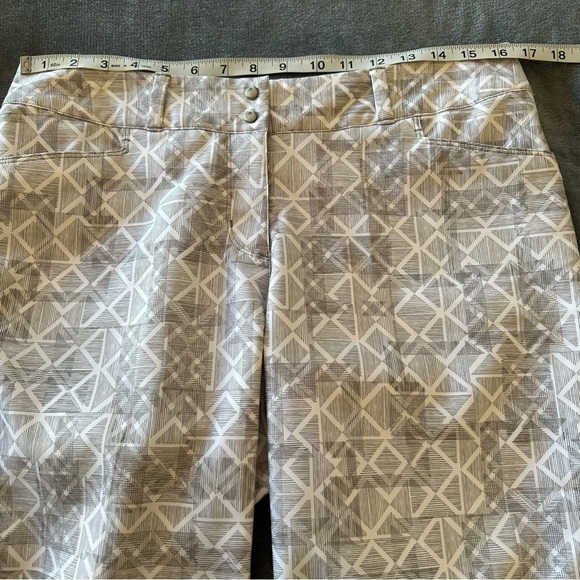 ADIDAS ESSENTIAL Grey White LIGHTWEIGHT GOLF BERMUDA SHORTS - Picture 5 of 12